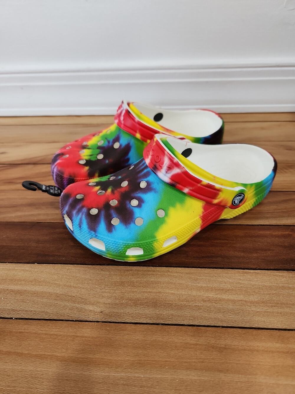 NWT Crocs Classic tie dye Graphic Clogs Baya Slip On Shoes Womens 7 Mens 5